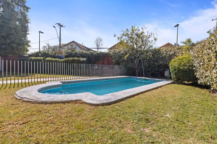 Amplia 5d, jardín y piscina 412mts, las condes - Imagen 25