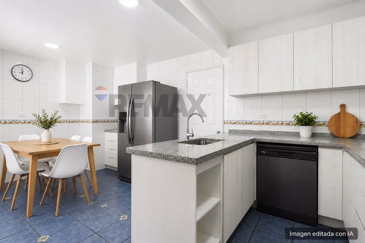 Amplia 5d, jardín y piscina 412mts, las condes - Imagen 6