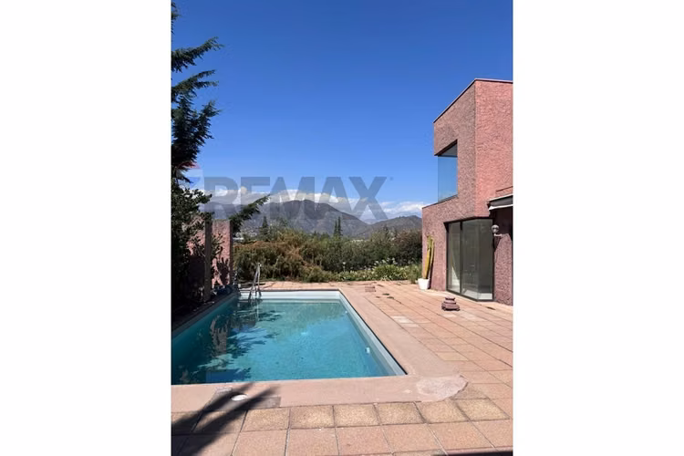 Espectacular casa en venta en lo barnechea