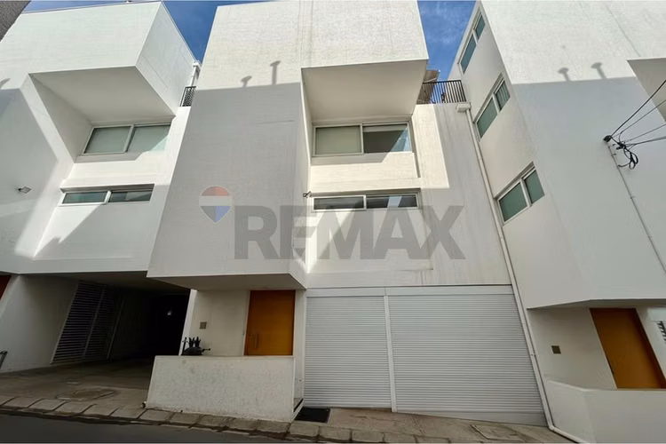 Townhouse 4d-4b-2e juan de dios vial