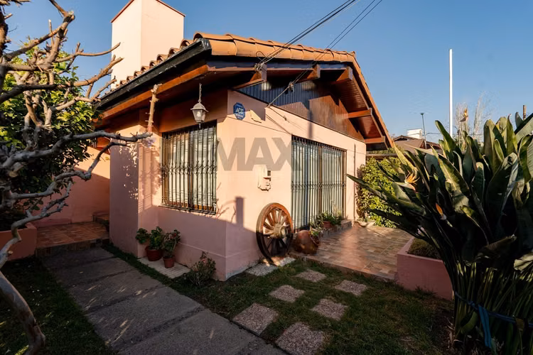 Metro simón bolívar / 4d / 2b/ 1e / 315 m2 terreno