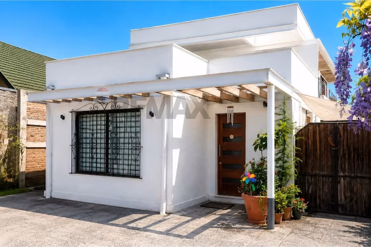 Casa de 2 pisos remodelada  | 351 m² de terreno