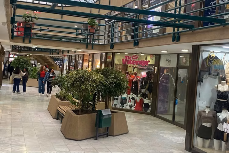 "se vende local primer piso paseo del mar."