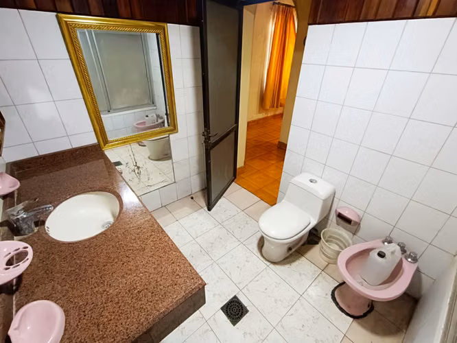VIVE A MINUTOS DEL  METRO, CASA TERRENO DE 390 M2