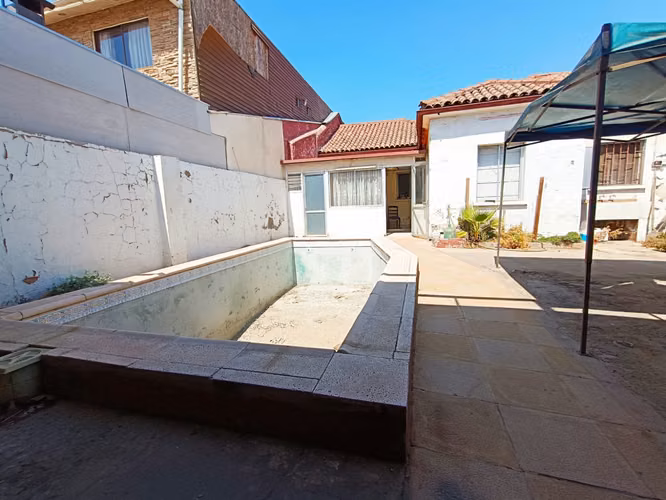 VIVE A MINUTOS DEL  METRO, CASA TERRENO DE 390 M2