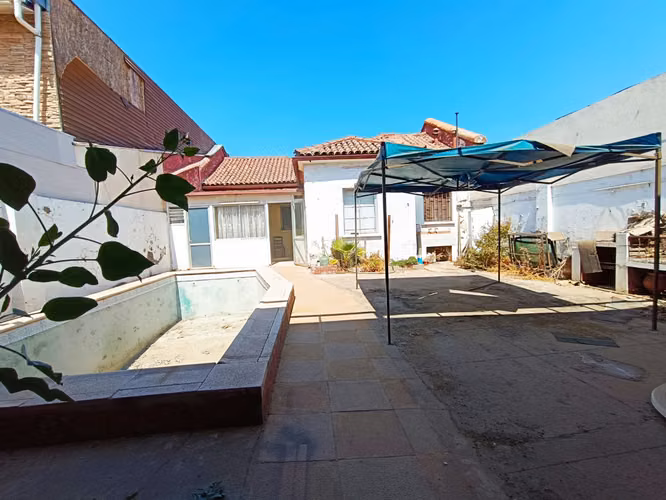 VIVE A MINUTOS DEL  METRO, CASA TERRENO DE 390 M2