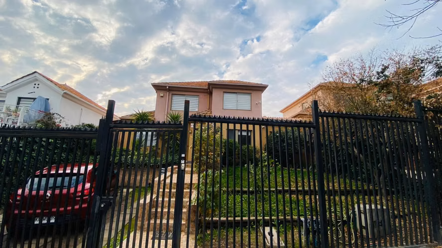 OPORTUNIDAD!!! VENTA HERMOSA CASA, LA FLORIDA - Imagen 1