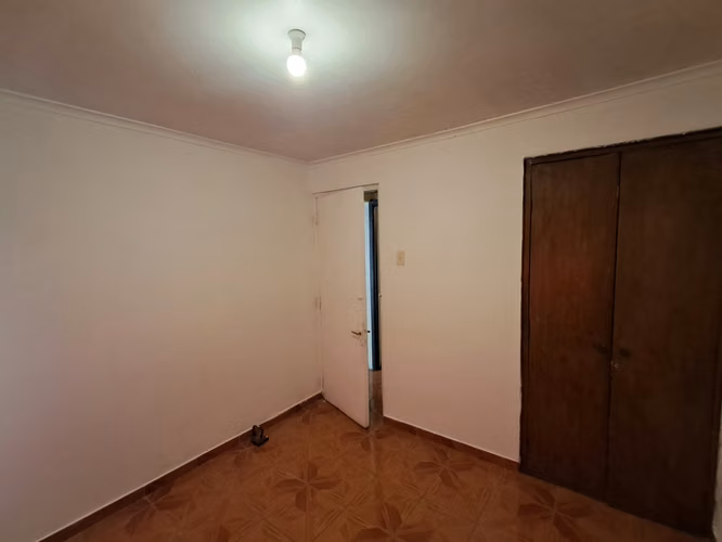 CASA AMPLIA CON PATIO, JARDIN AL LADO DEL METRO