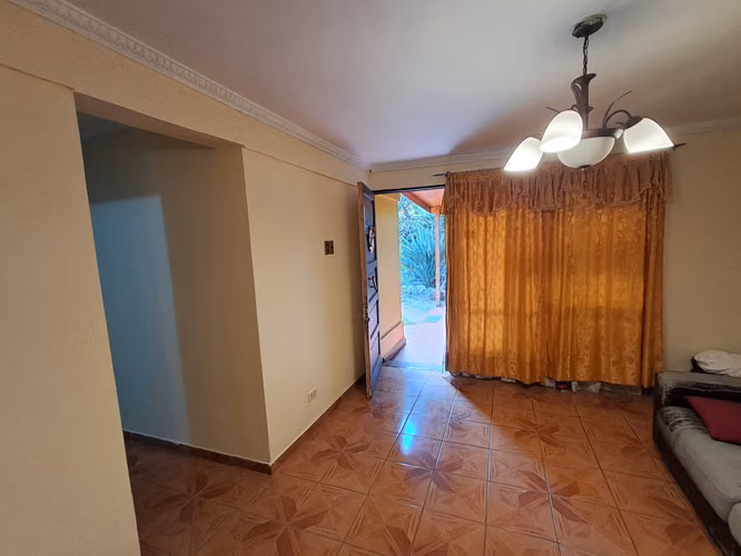 CASA AMPLIA CON PATIO, JARDIN AL LADO DEL METRO