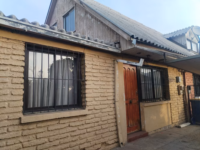 CASA UBICADA FRENTE A HERMOSA PLAZA