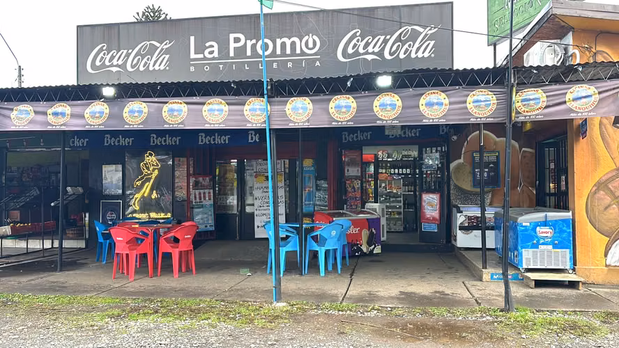 SE ARRIENDA LOCAL COMERCIAL PARA BOTILLERÍA  CON  PATENTE