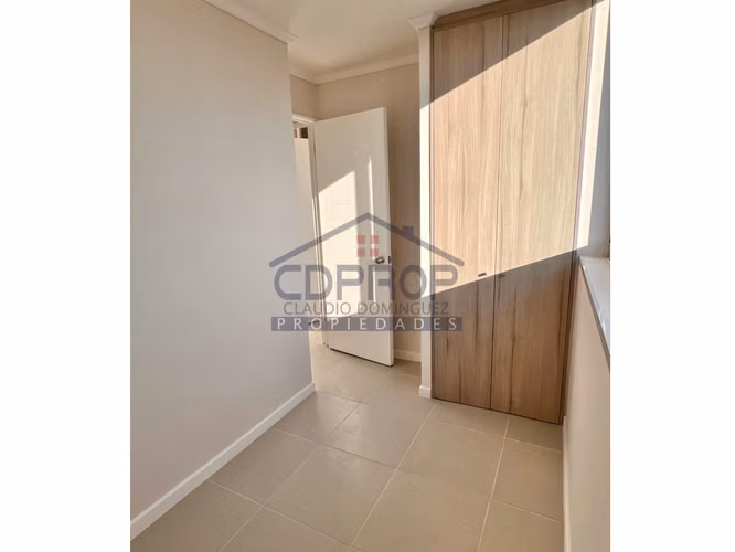 DEPARTAMENTO CASI NUEVO, CONECTIVIDAD Y VISTA EN VIÑA