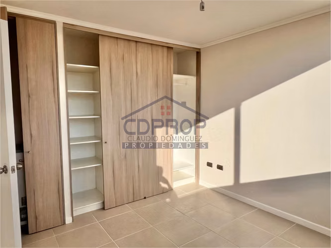 DEPARTAMENTO CASI NUEVO, CONECTIVIDAD Y VISTA EN VIÑA