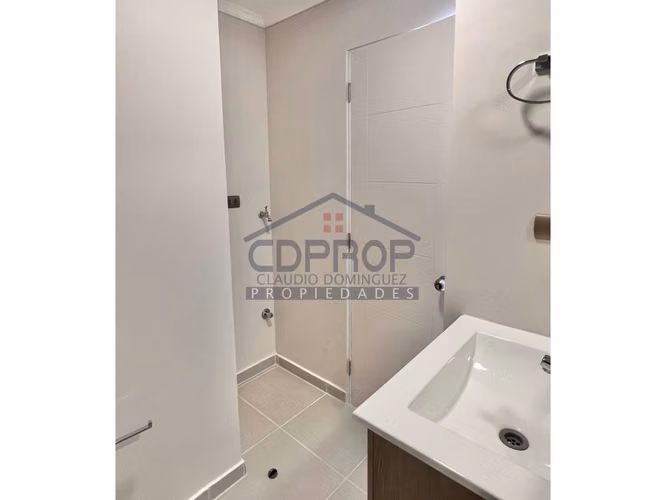 DEPARTAMENTO CASI NUEVO, CONECTIVIDAD Y VISTA EN VIÑA