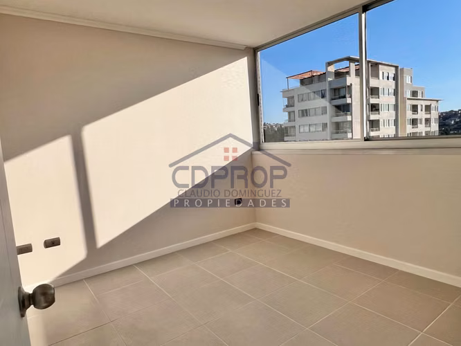 DEPARTAMENTO CASI NUEVO, CONECTIVIDAD Y VISTA EN VIÑA
