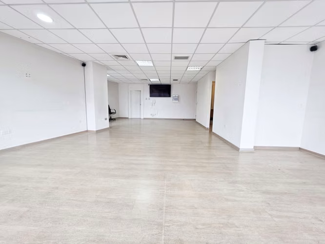OFICINA EN ARRIENDO MONSEÑOR ESCRIVA DE BALAGUER 148 MT2