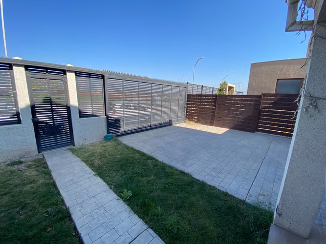 CASA 3D/3B EN LAGUNA DEL SOL CON PISCINA Y AMPLIO PATIO