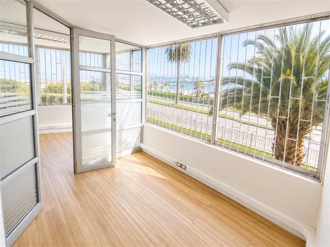 Oficina en Venta con Vista al Mar, Estacionamiento y Bodegas