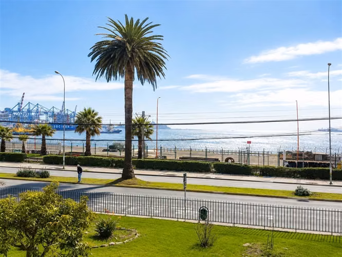 Oficina en Venta con Vista al Mar, Estacionamiento y Bodegas