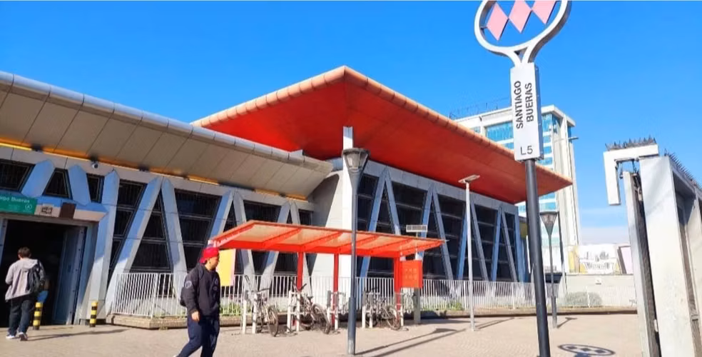 VENTA CASA EN BARRIO HOLANDA MAIPÚ 5H 2B 1E - Imagen 19