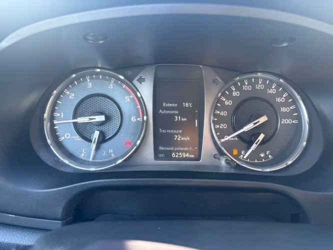 TOYOTA HILUX 2022