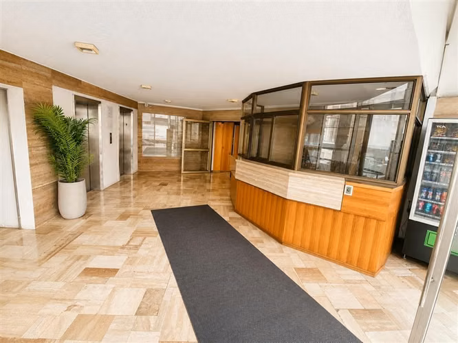 Oficina en Venta con Vista al Mar y Estacionamiento