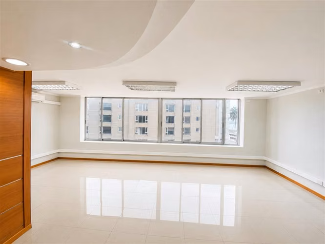 Oficina en Venta con Vista al Mar y Estacionamiento