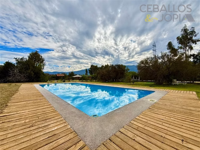 Casa en venta de 6 dorm. en Olmué
