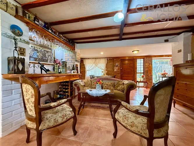 Casa en venta de 6 dorm. en Olmué