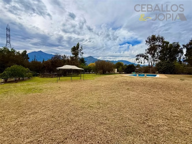 Casa en venta de 6 dorm. en Olmué