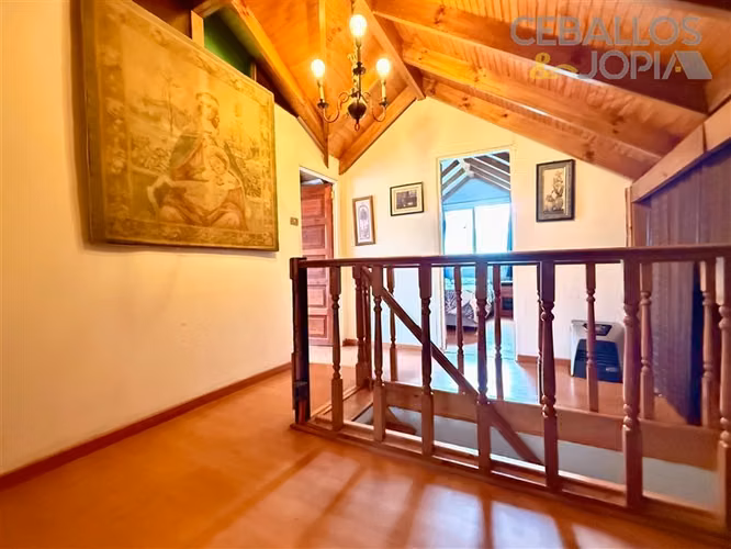 Casa en venta de 6 dorm. en Olmué