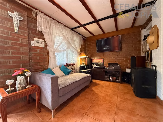 Casa en venta de 6 dorm. en Olmué