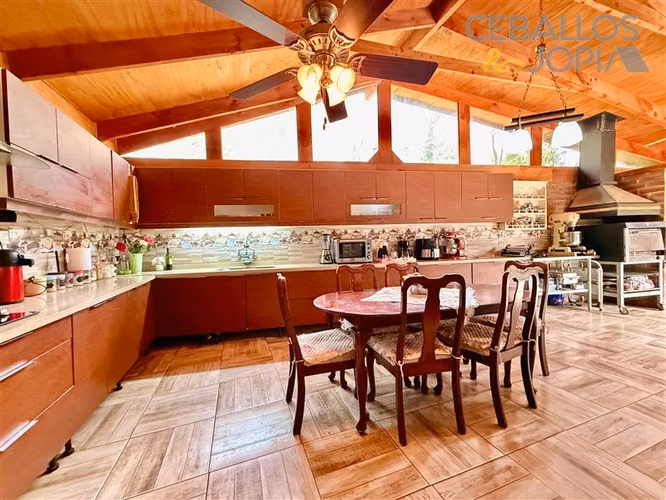 Casa en venta de 6 dorm. en Olmué