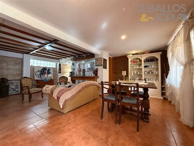 Casa en venta de 6 dorm. en Olmué