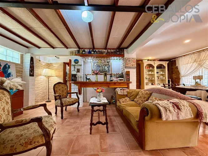 Casa en venta de 6 dorm. en Olmué