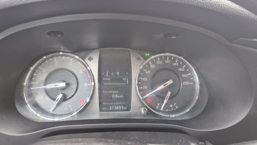 TOYOTA HILUX DX 2022 - Imagen 8