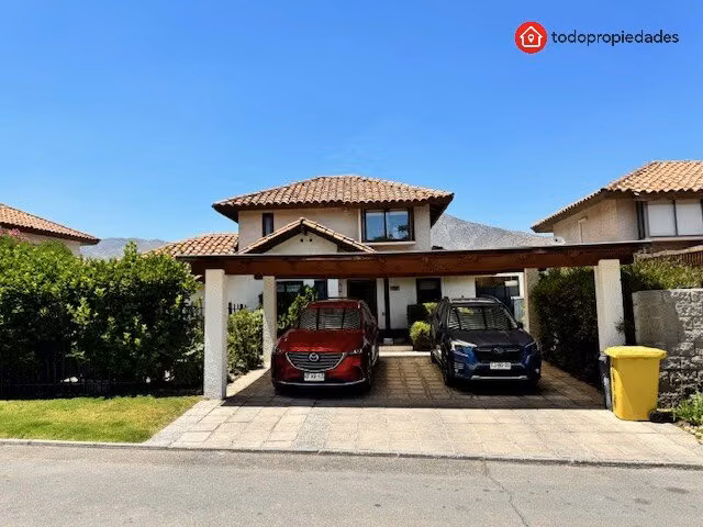 Exclusiva Casa Remodelada en  Condominio Chamisero