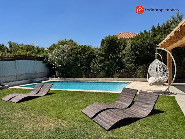 Exclusiva Casa Remodelada en  Condominio Chamisero