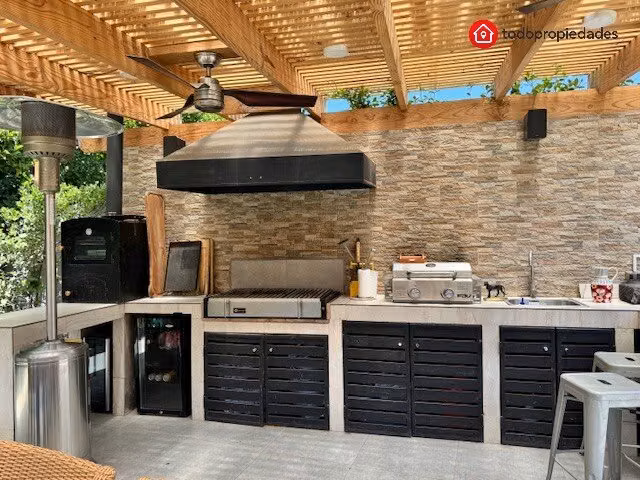 Exclusiva Casa Remodelada en  Condominio Chamisero