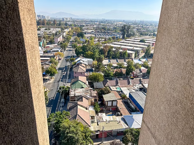 Oportunidad Depto 2D1B cerca Metro Hospitales