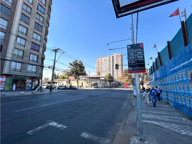 Oportunidad Depto 2D1B cerca Metro Hospitales