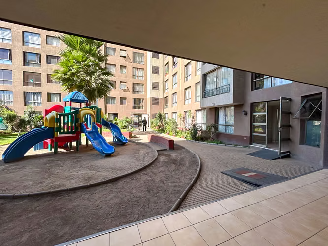 Oportunidad Depto 2D1B cerca Metro Hospitales