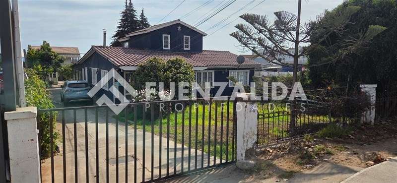 Casa en venta de 4 dorm.3 baños en La Serena