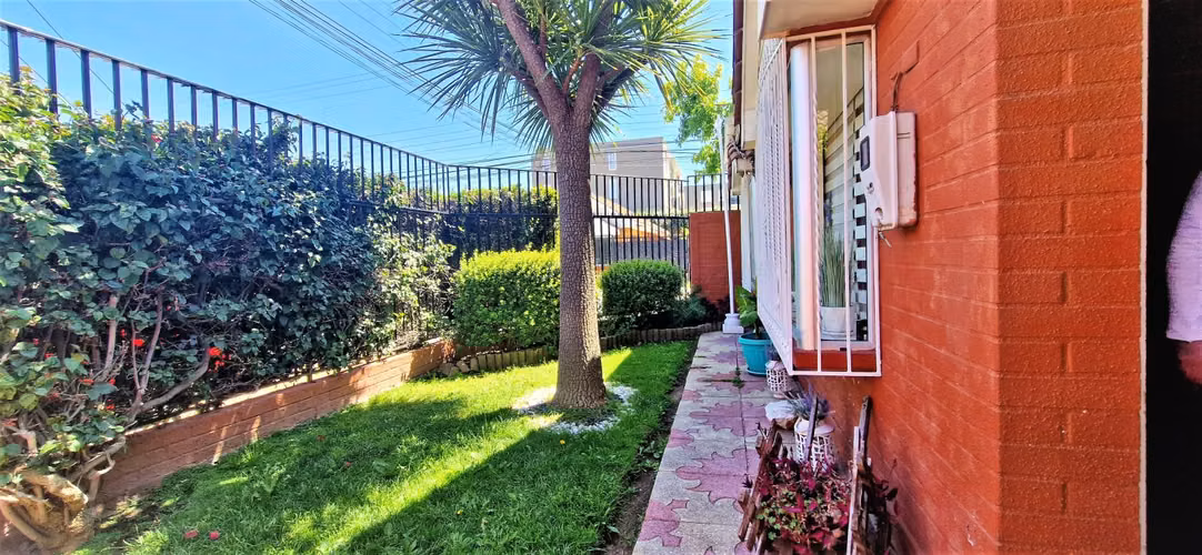 Venta de hermosa casa esquina en paradero 14 - La Cruz, Quillota. 148 M$