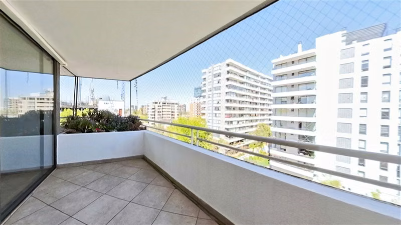 Departamento 3D 2B con 3 terrazas estacionamiento y bodega