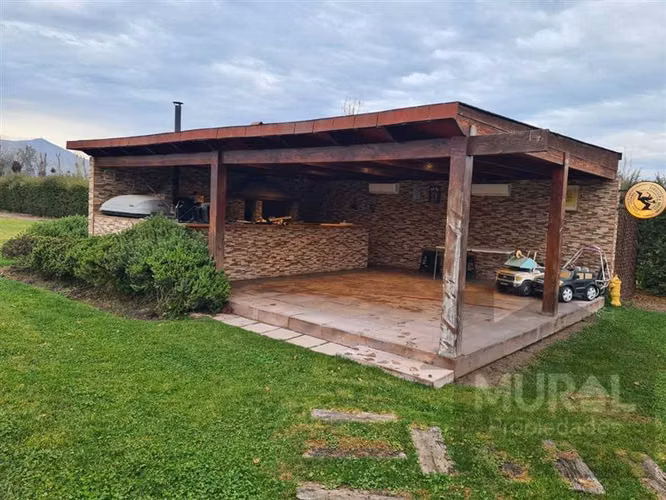 vendo solida casa, bajo tasacion, quincho, piscina,Talagante