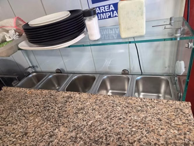 Mesón Ensaladera y Refrigerador