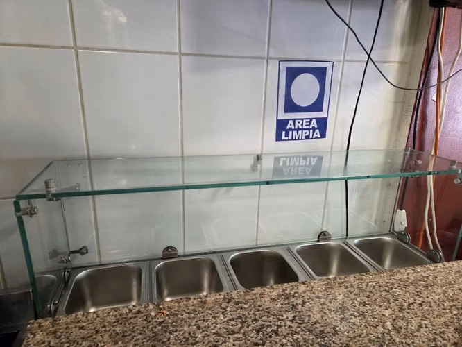 Mesón Ensaladera y Refrigerador
