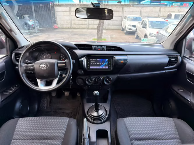 TOYOTA HILUX DX 2.4T 4X2 MECANICO AÑO 2020 UNICO DUEÑO