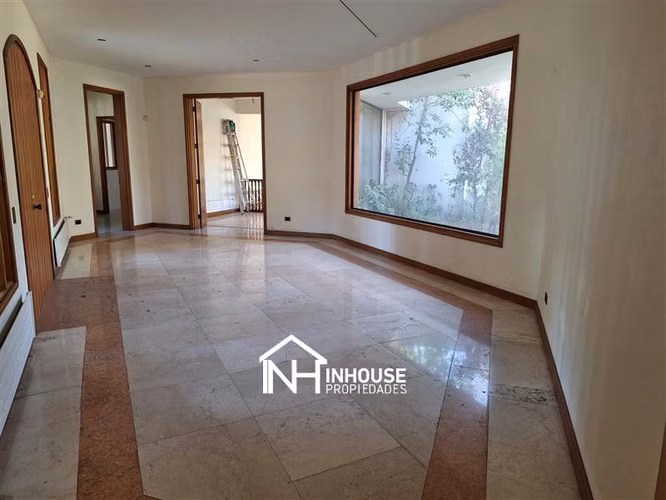 Casa en venta de 5 dorm. en Las Condes - Imagen 2